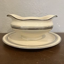 Syracuse NIMBUS PLATINUM Old Ivory OPCO Gravy Boat with Attached Underplate USA