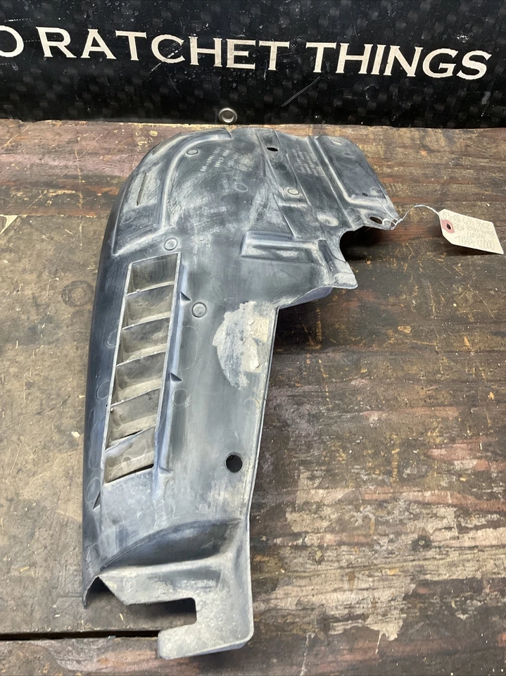 03-08 Nissan 350Z Infiniti G35 protetor contra respingos traseiro direito 78818-CD000 - Imagem 2 de 4