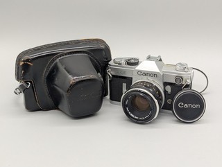 Canon FX SLR analoge Spiegelreflexkamera mit Objektiv FL 50mm 1.8 und Tasche