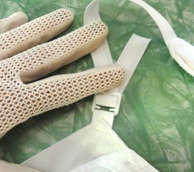 Vintage White Exquisite Form Bullet Bra 38 B front closure pinup retro pointy