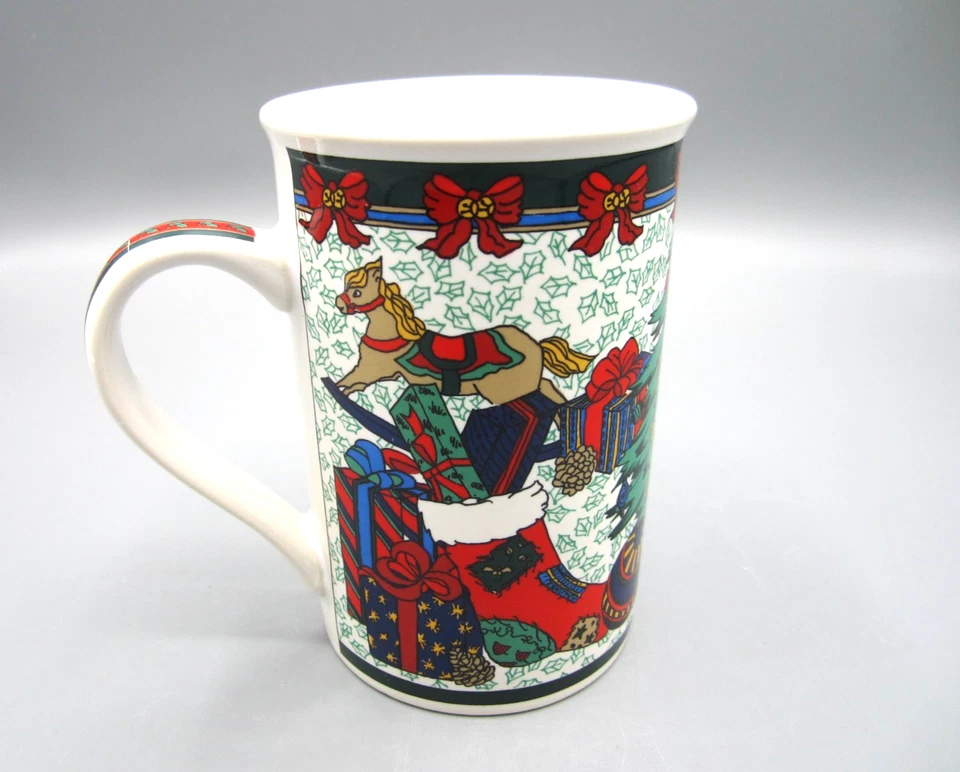 Caneca de chá de café Fine Works brinquedos e pacotes em torno de uma árvore de Natal 12 oz (C26) - Imagem 4 de 4