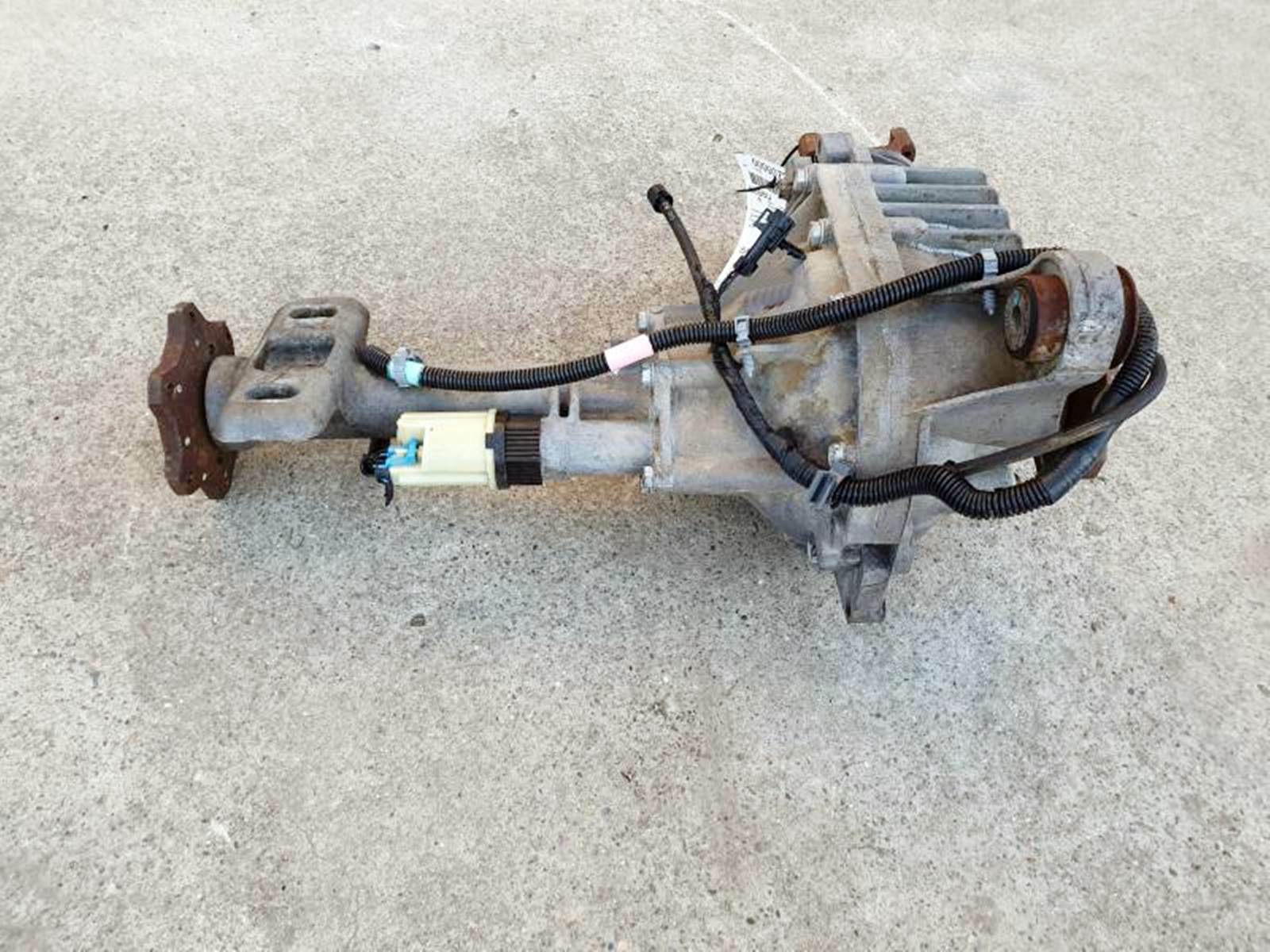 19992007 GMC Sierra 1500 Front Axle Differential Carrier 3.73 Ratio eBay
