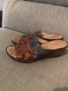 Lovely Pavers Comfort Leather Low Wedge Slip On Sandals Size 7 Ebay