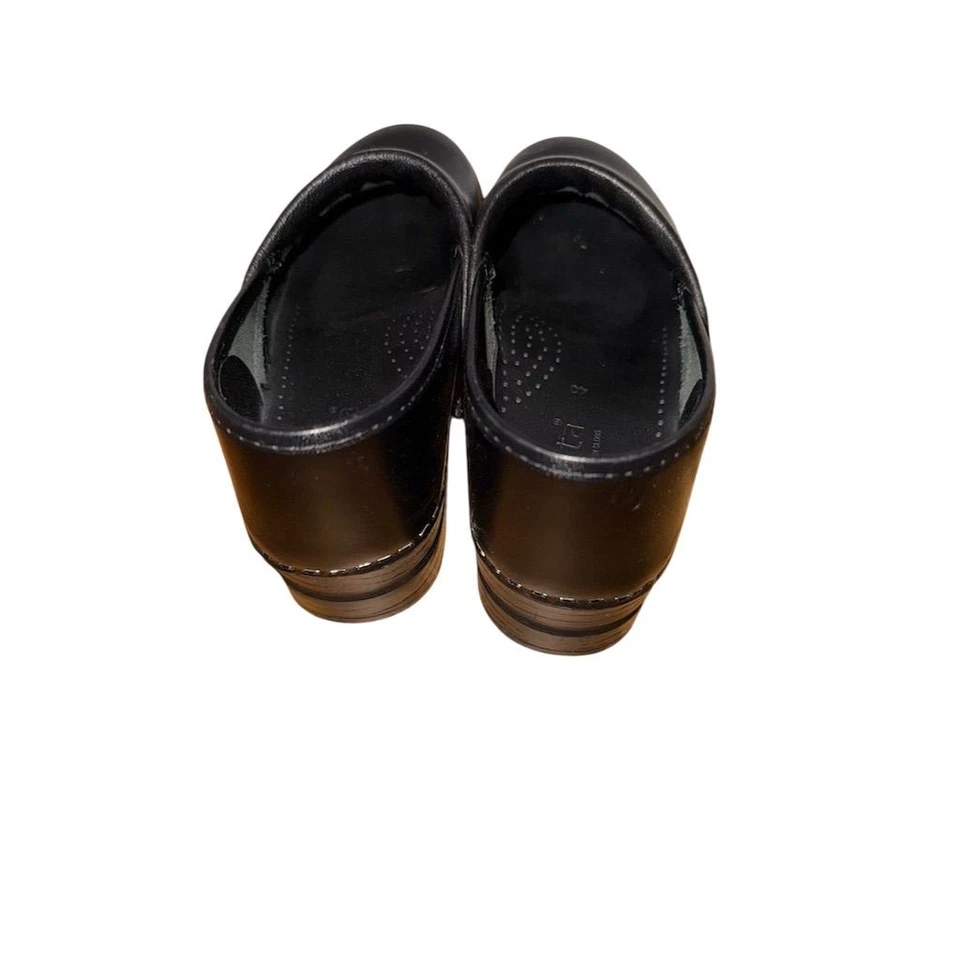 Sanita Women's Black Leather Clogs Size 9.5-10 Workwear Slip On 40 nurse shoes - Image 2 of 4