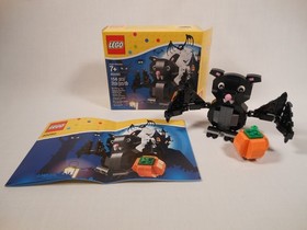 LEGO Holiday Halloween Bat 40090 Complete w/Box & Instrustions