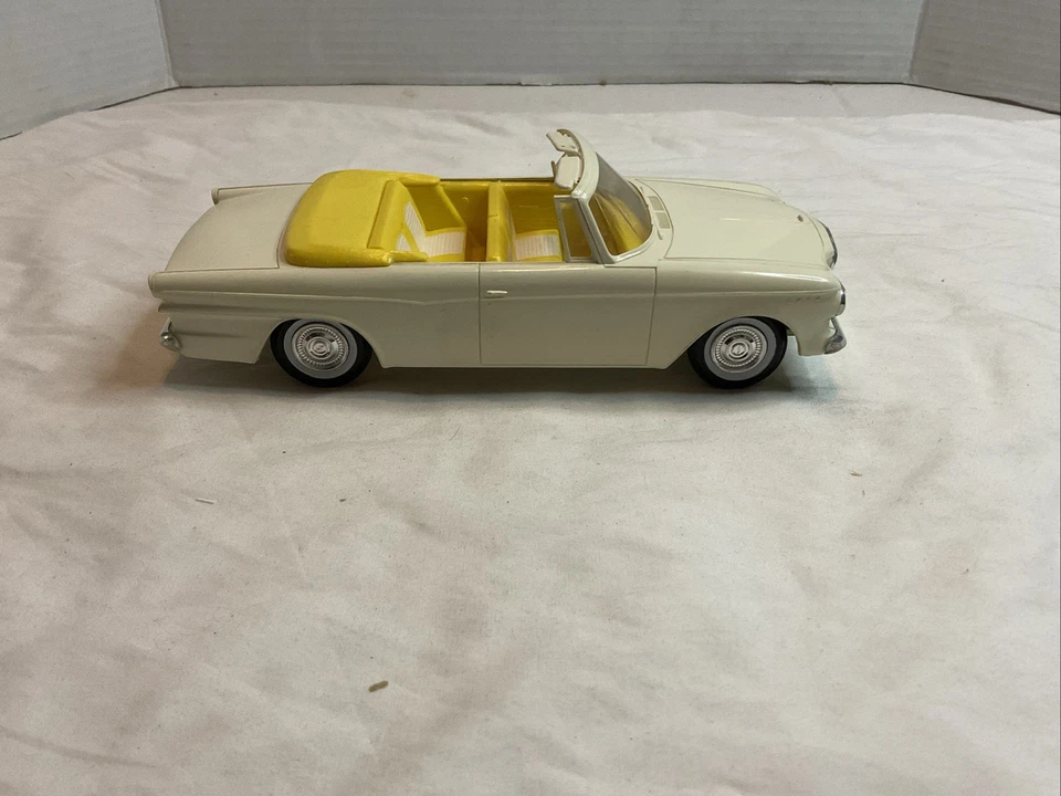 1962 Studebaker Lark Two-Door Convertible, Dealer Promo Model Car 1/24 - Image 3 of 4