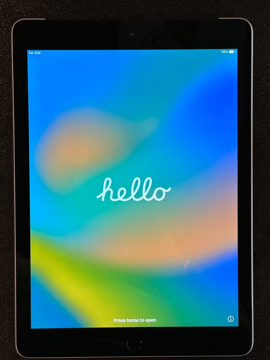 Apple iPad (5th Generation) A1823 128 GB, Wi-Fi + 4G, 9.7 in