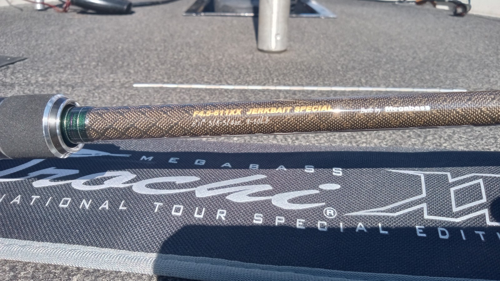 MEGABASS OROCHI XX F4.5-611XX JERKBAIT SPECIAL BAIT CASTING ROD  - Image 6