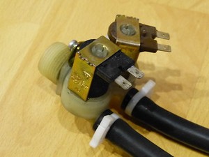 Magnetventile Einlaufventile Waschmaschine für Viking MA1500 inkl. Schläuche
