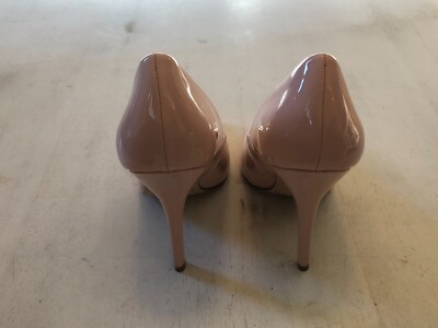 FERGALICIOUS Fergie Women's Alexi Pump, Gris, 5.5