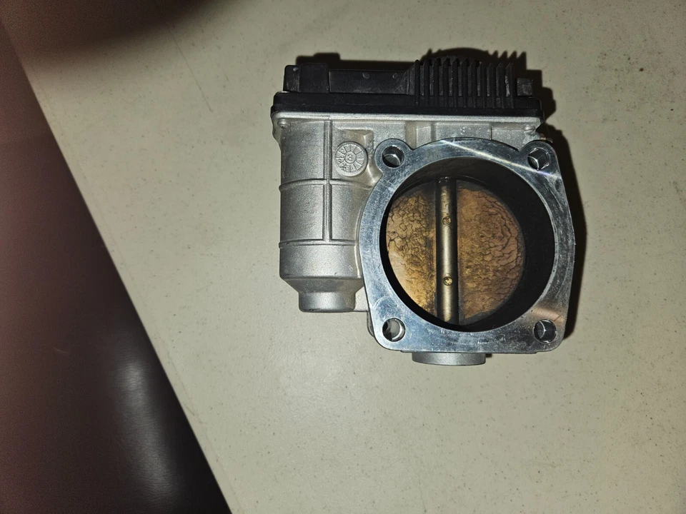 Infiniti G35 2003 cuerpo del acelerador. Fue retirado del motor vq35 en funcionamiento. En trabajo Foto 2 de 4