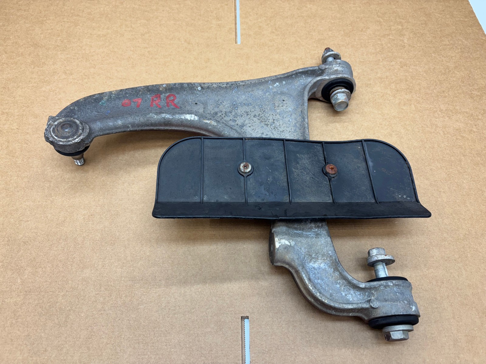 05-08 MASERATI QUATTROPORTE BASE REAR RIGHT LOWER CONTROL ARM OEM USED 203157