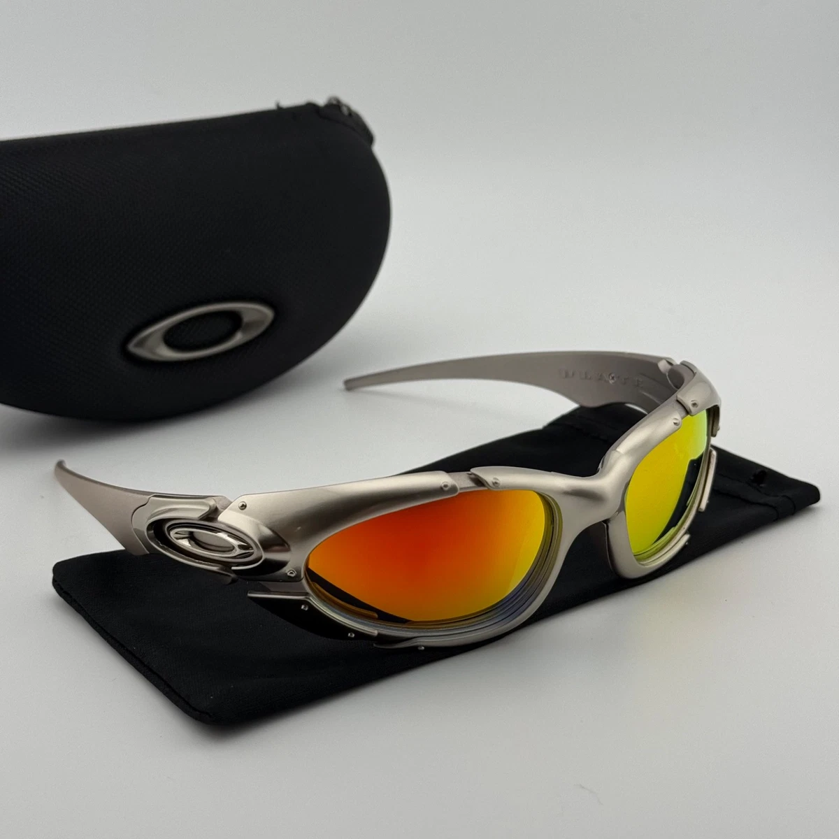 OAKLEY MINUTE即日発送 ケース付 メンズ OAKLEY MINUTE即日発送 ケース付
