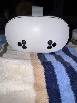 Perfect Condition Meta Quest 3S all-in-one virtual reality headset in white