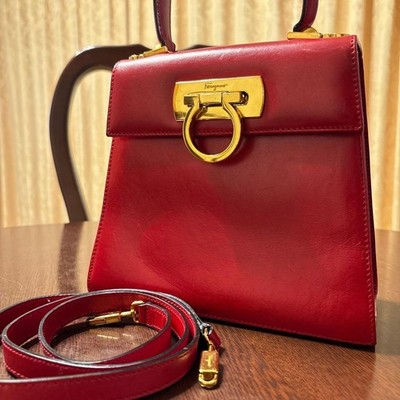 バッグ salvatore ferragamo gancino shoulder bag Salvatore Ferragamo Red Leather Handbag Shoulder Bag Gancini