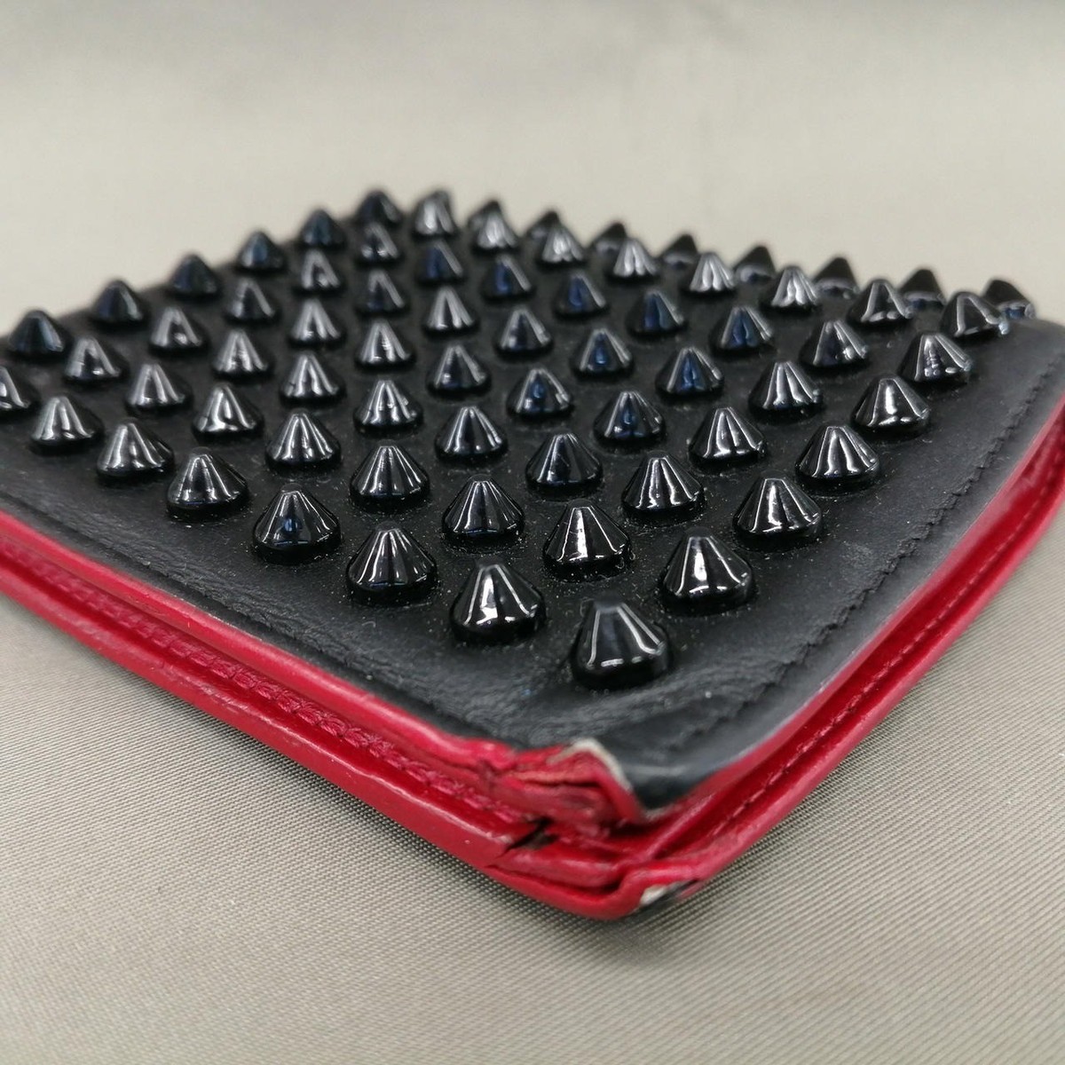 Christian Louboutin ウォレット Panettone - Wallet - Grained calf leather and spikes - Black