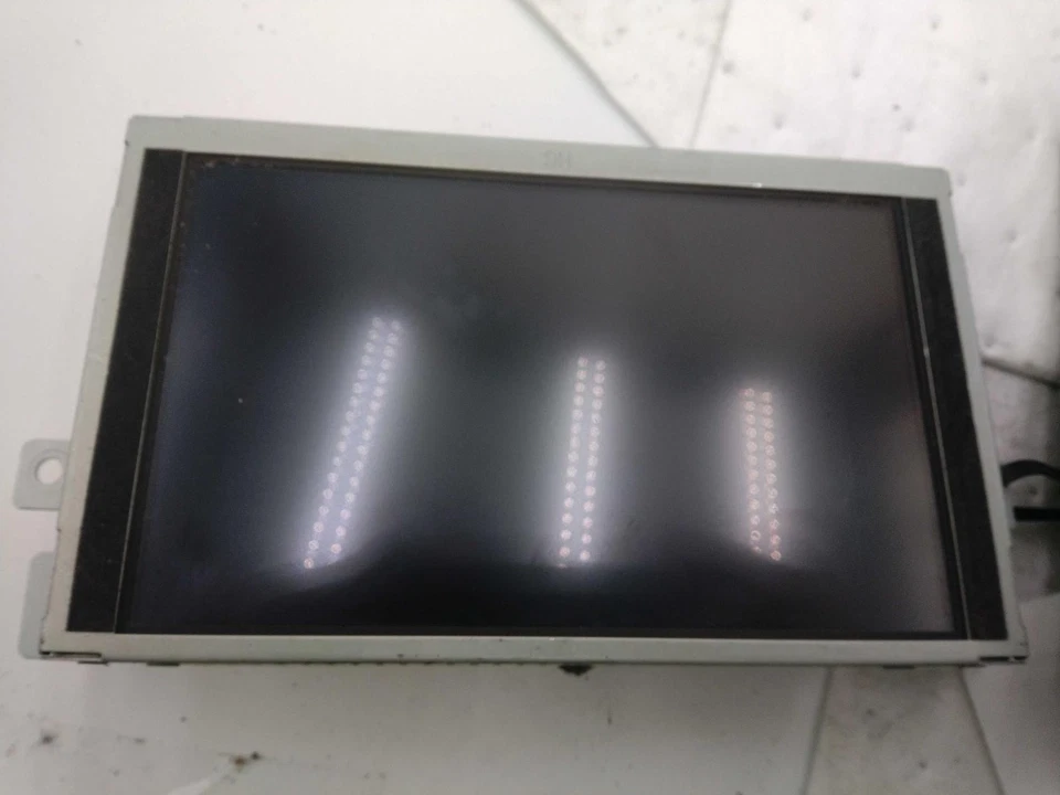 2015 Hyundai Genesis Infotainment Display OEM White 143K Miles NJ25-22652-568956 - Изображение 3 из 4