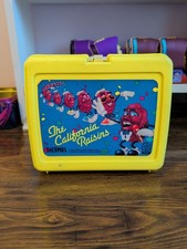 LONCHERA DE PLÁSTICO AMARILLO CON TERMO VINTAGE THE CALIFORNIA RAISINS 1987