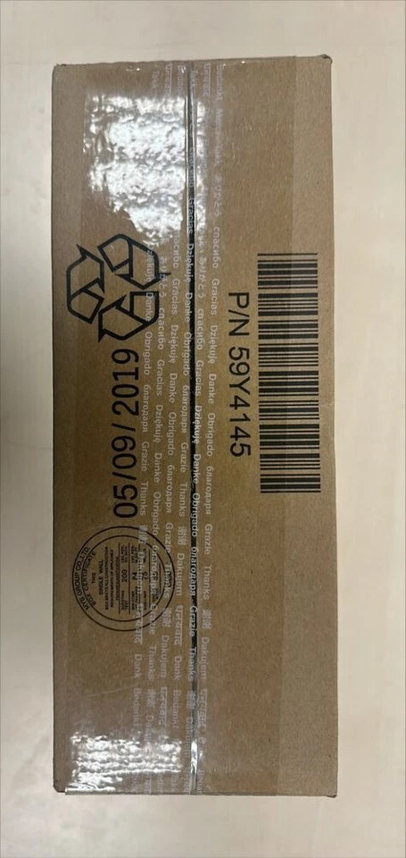 Lenovo Storage 900GB 00WC037 2.5" in 3.5" 10K SAS HDD With Tray - Image 2 of 3