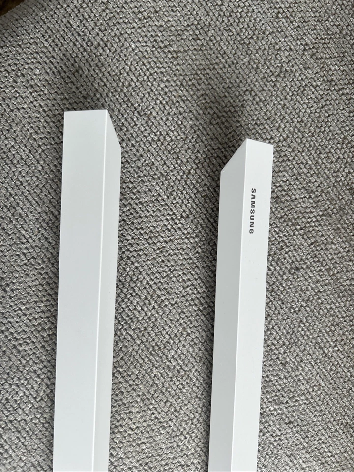 Samsung 55 pulgadas "El Marco" Personalizable, Bisel Magnético Blanco Foto 3 de 4