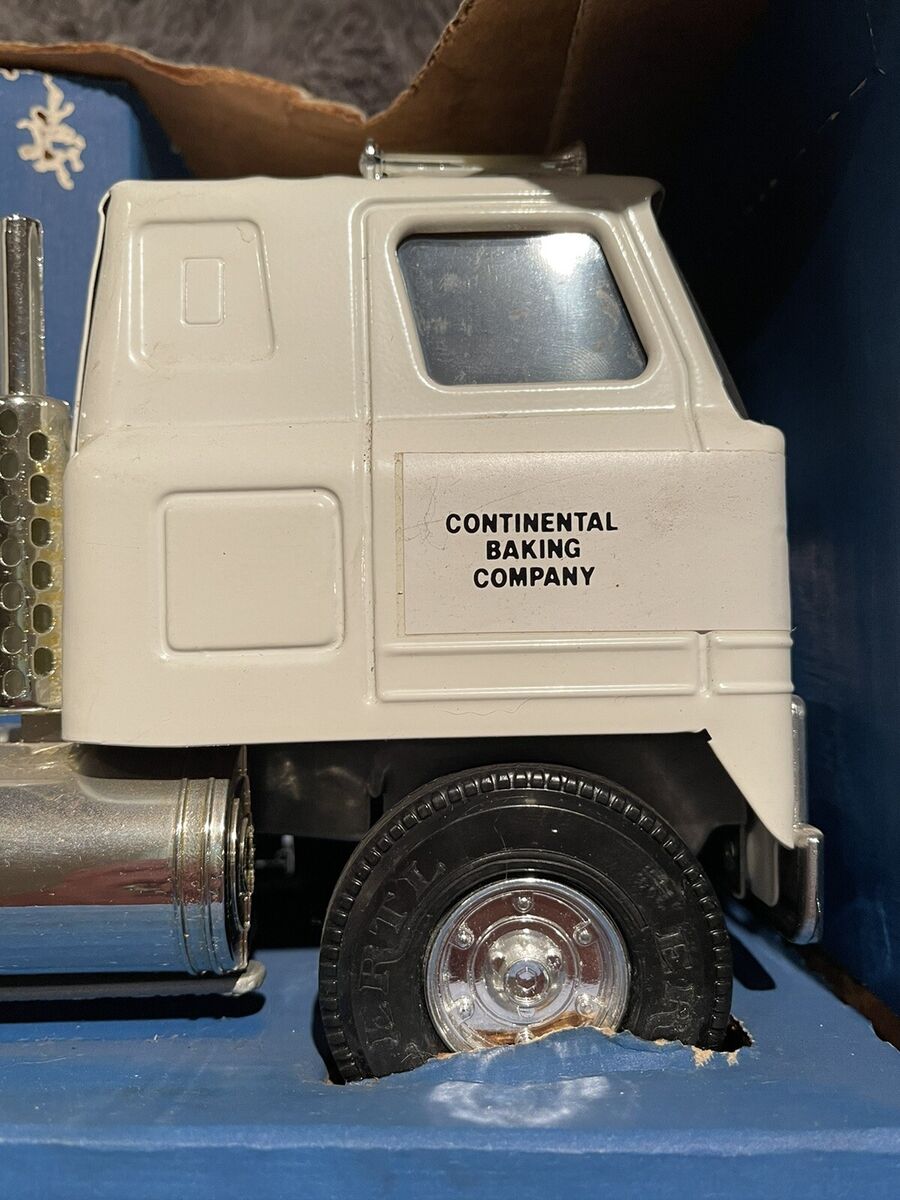 Vintage 21.5 Inch ERTL Metal Toy Tractor Trailer Semi Truck Vintage 21.5 Inch ERTL Metal Toy Tractor Trailer Semi Truck