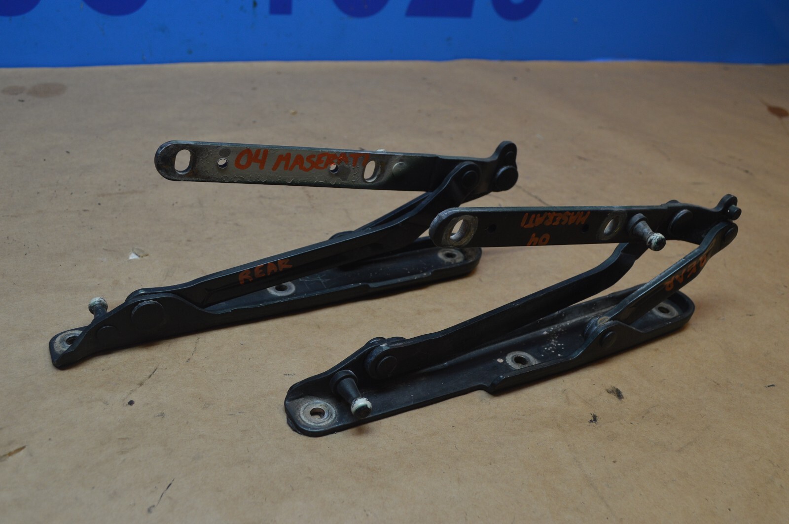 2004 M138 MASERATI GT COUPE REAR TRUNK LID HINGE HINGES LEFT & RIGHT SIDE PAIR 2
