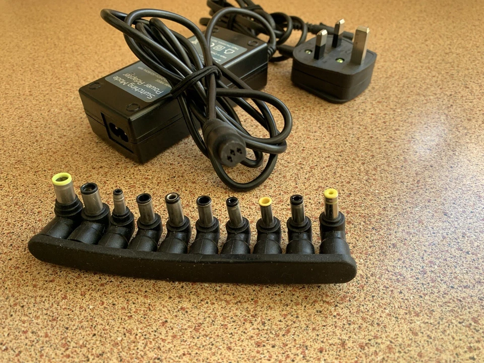 Maplin 65W Universal Laptop Charger Power Supply with 10 Interchange Tips - Image 4 of 4