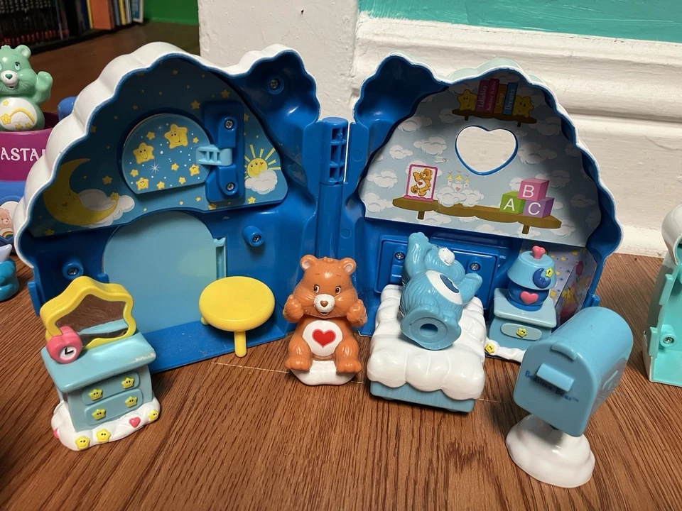 ¡Enorme lote de colección Care Bears Care-A-Lot, 4 casas, parque de atracciones, playa y más! Foto 4 de 4