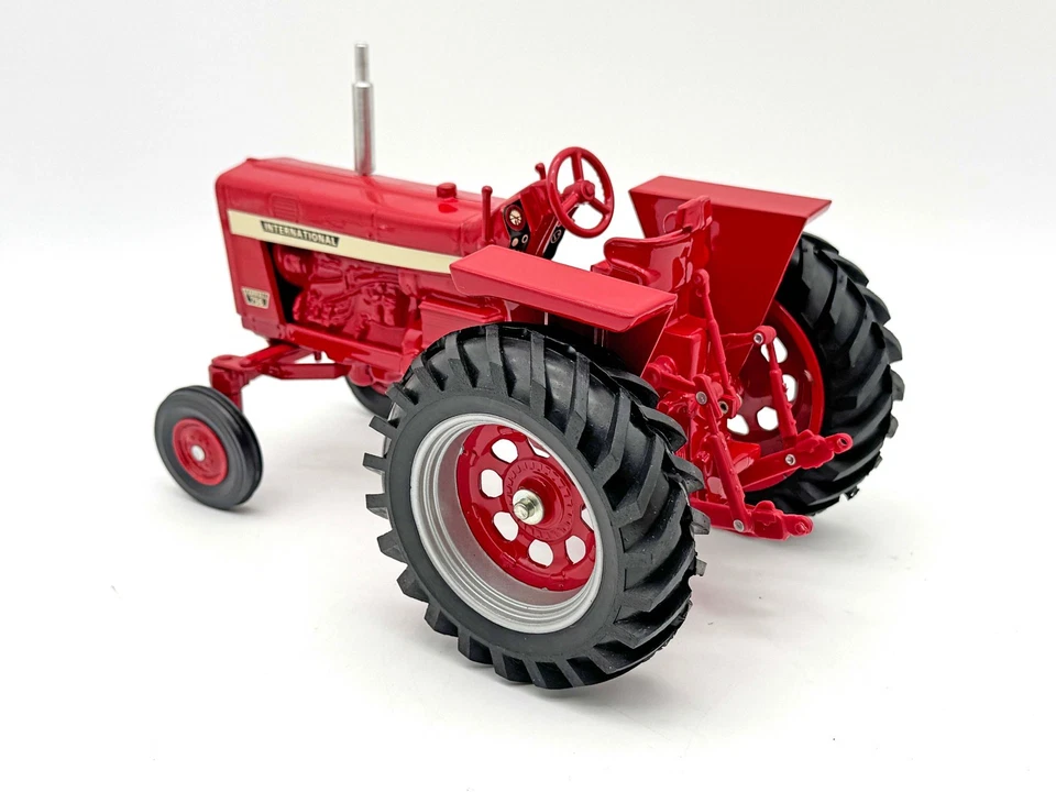 Trator Farmall 756 International Harvester em escala 1/16, 1994 Ontario Show Edition - Imagem 3 de 3