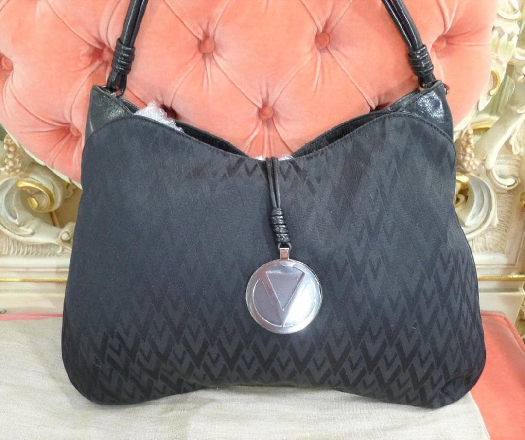 Valentino Garavani Black Jacquard Leather Shoulder Bag with Dust Bag Japan thumbnail 3