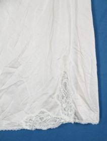 VTG SHADOWLINE LINGERIE Silky NYLON Cream FLORAL SLIT HEM 28" Half Slip Sz M