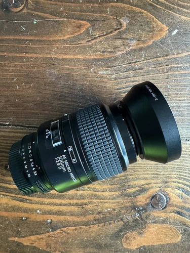 Nikon Micro NIKKOR 105mm f/2.8G AF-S Lens With Lens Hood