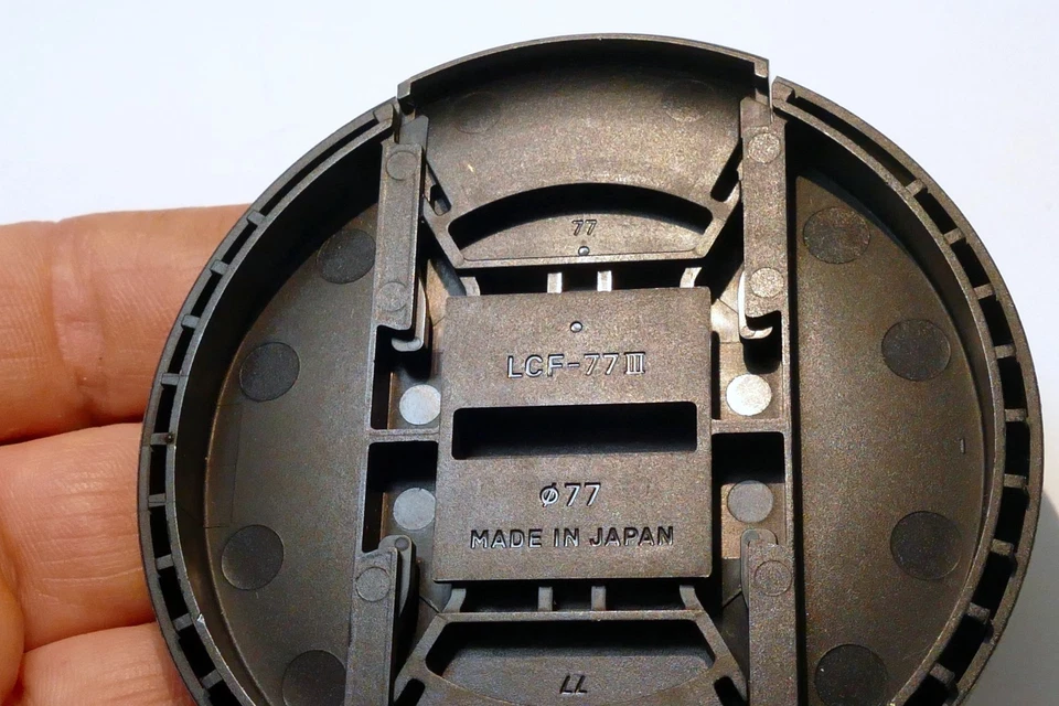 Sigma 77mm Front Lens cap for Sigma APO 70-200mm f/2.8 EX DG OS HSM - OEM - Image 3 of 4