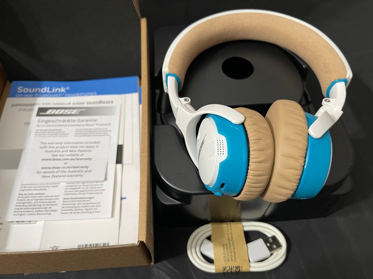 Bose SoundLink On-ear Bluetooth Headphones (white and Blue) for