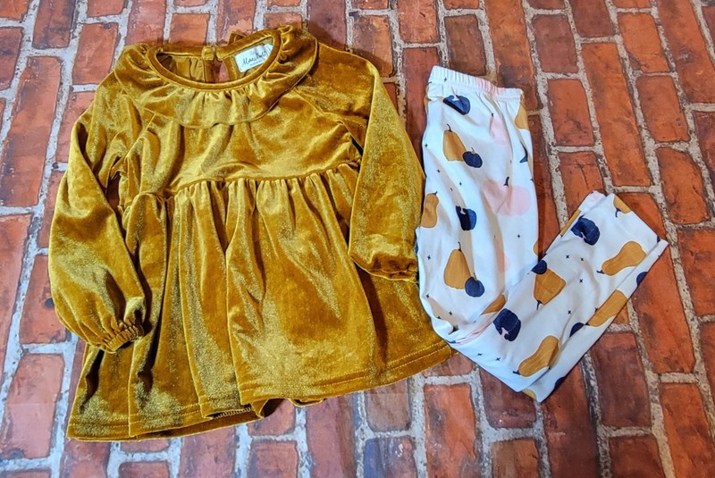 Marie Nicole Boutique Girls Fall Set Sz Medium 3 Pumpkins 3t