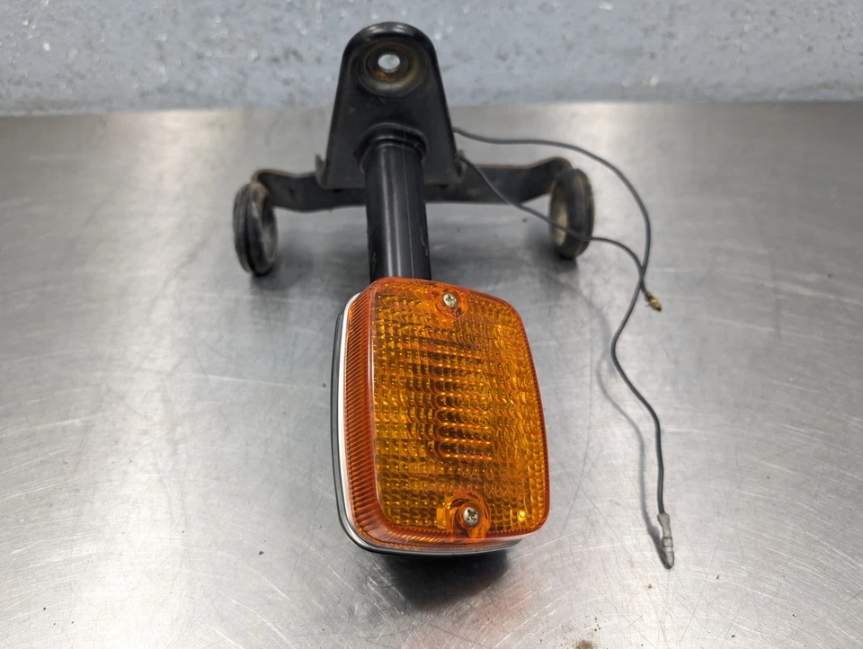 铃木 GS650E GS550M GS650G 前闪光灯 带一个安装支架 — 第 2/4 张图片