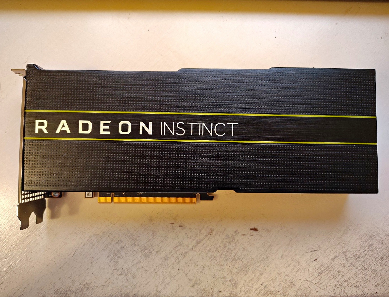 AMD Radeon Instinct MI50 32GB HBM2 PCIe x16 GPU
