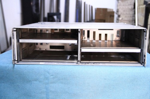 Hard Drive Array Enclosure E3200 2 x 8 Bays - 第 1/3 張圖片