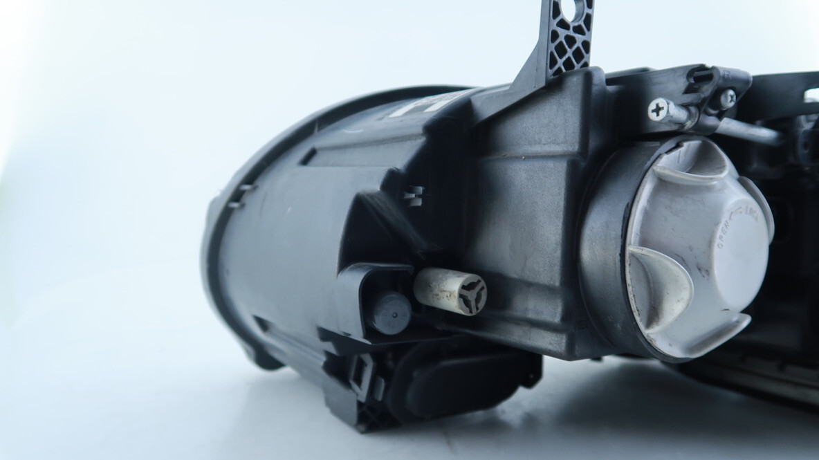OEM | 2006 - 2012 Bentley Continental HID/Xenon Headlight (Right/Passenger)