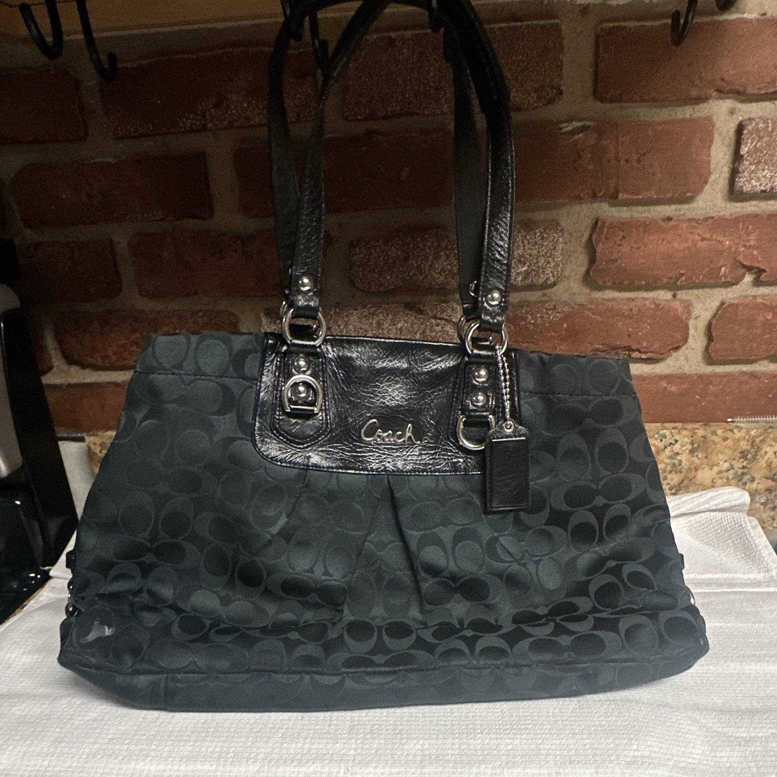 Coach Signature Large Tote Bag Black/Gray Silver Hardware Zip Snap Lined Charm