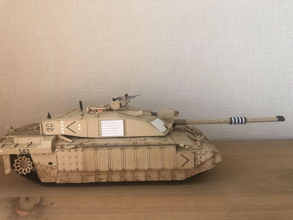 Carro armato Tamiya 1/35 Challenger 2 British Army costruito e dipinto - Immagine 2 di 4