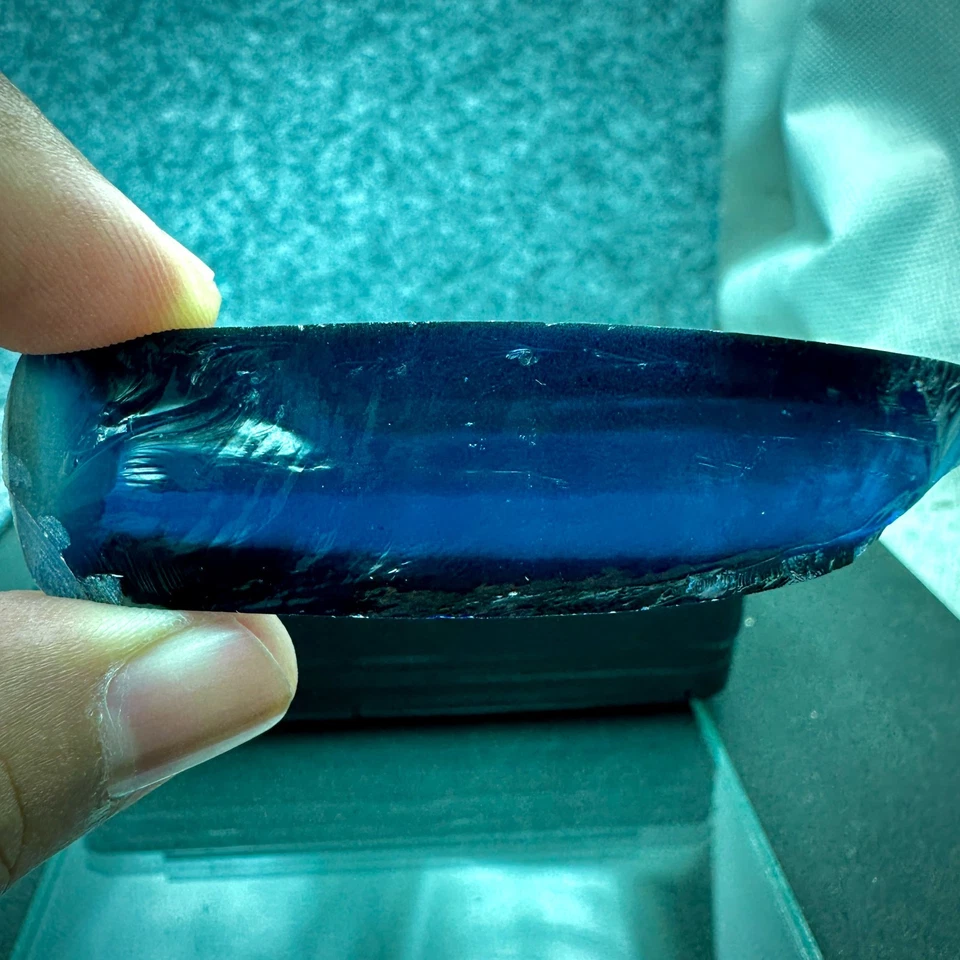 HUGE 26.89 GRAM ROYAL BLUE SAPPHIRE CORUNDUM ROUGH LAB CREATED HALF BOULE - Image 3 of 4