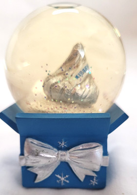Hershey Kiss Snow Globe Present Blue Base Silver Bow Mini Paperweight 2013 THC