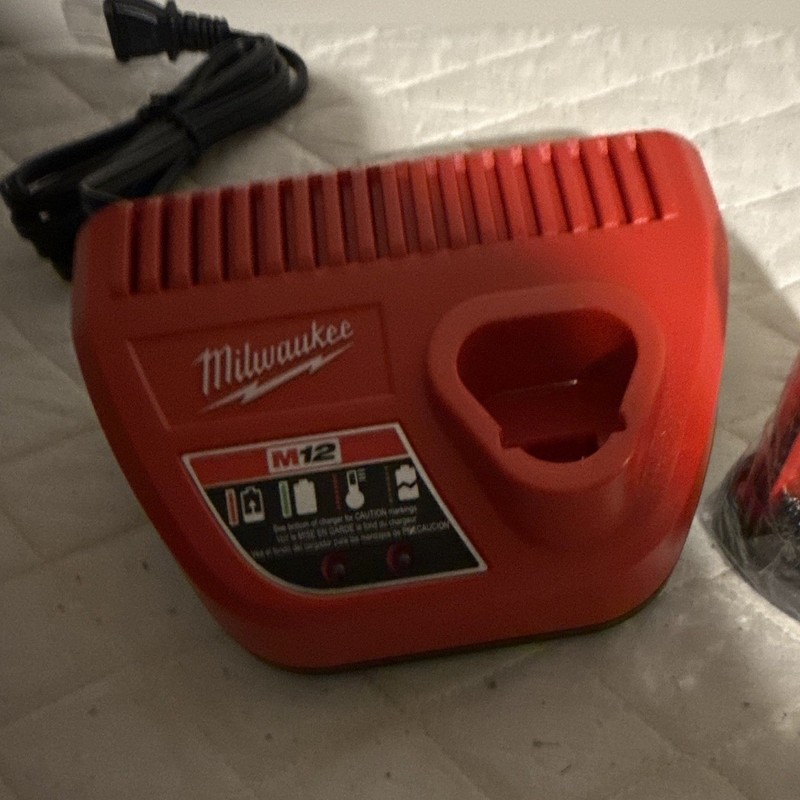 Milwaukee M12 12V Lithium-Ion Battery Charger w/ Battery Pack, Red, 1-Bay