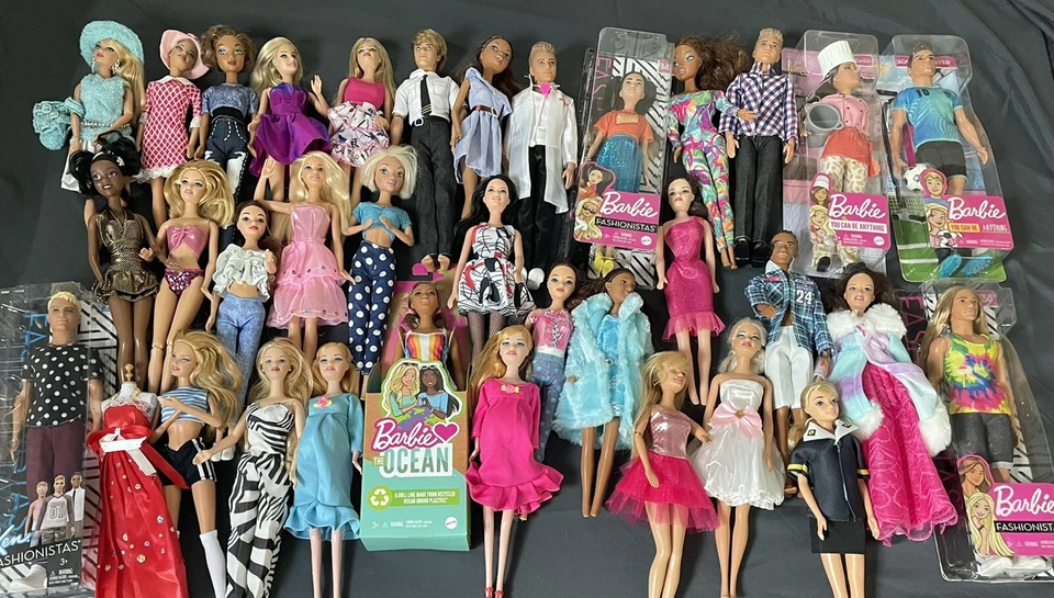 LOTE DE 250 BONECAS BARBIE E OUTRAS - 100 PEÇAS DE ROUPAS + 150 ACESSÓRIOS MISTOS - SEM BONECAS - Imagem 4 de 4