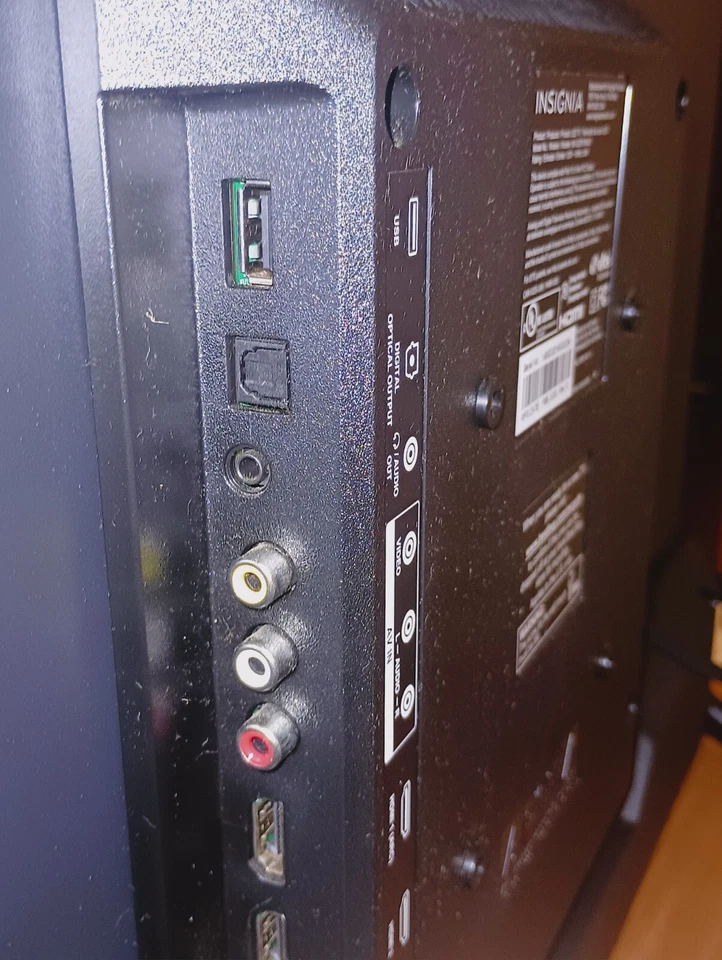 Insignia 32" Black LED HD flat screen TV (Non-working) Model #: NS-32D310NA21 - Image 3 of 4