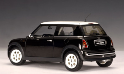 2001 MINI COOPER BLACK COUPE by AUTOart #74825 1:18 BRAND NEW IN