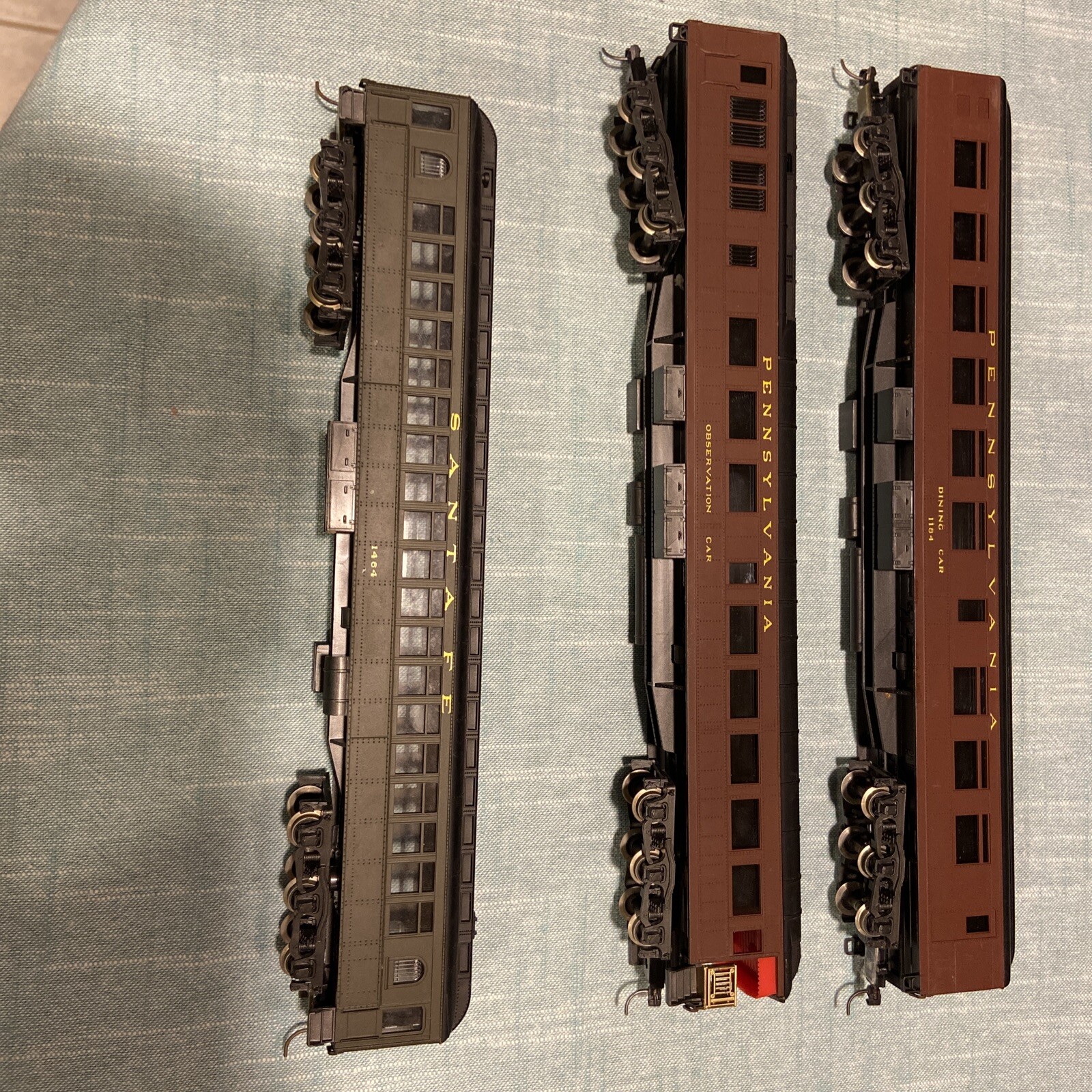 ho scale rivarossi 2 Pennsylvania And 1 Santa FE Passenger Cars. W/O