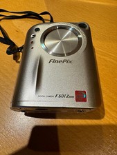 Fujifilm FinePix F601 Zoom 3.1MP Compact Digital Camera in Silver - Excellent!