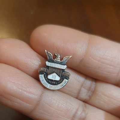 United States Veterans Administration 10 Years Of Service Medal Pin Crest Craft